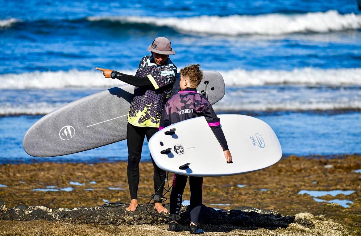 Clase de surf con Ikaika en Las Américas